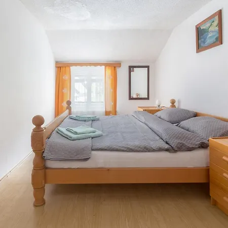 Apartment House Of Cesar